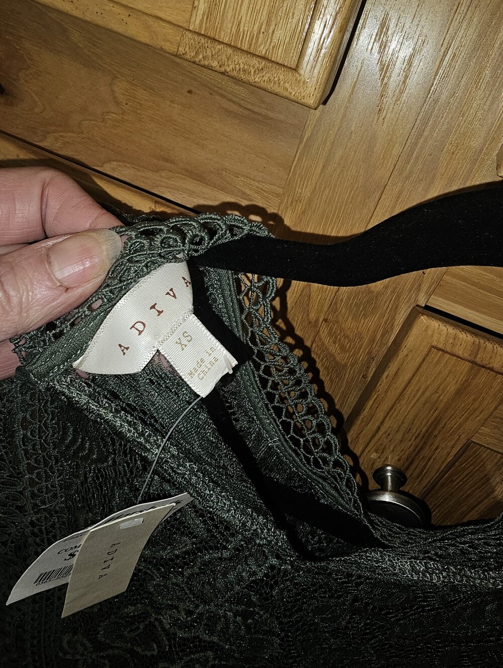 Adiva Olive Lace Crochet Sleeveless Top - Picture 4 of 5